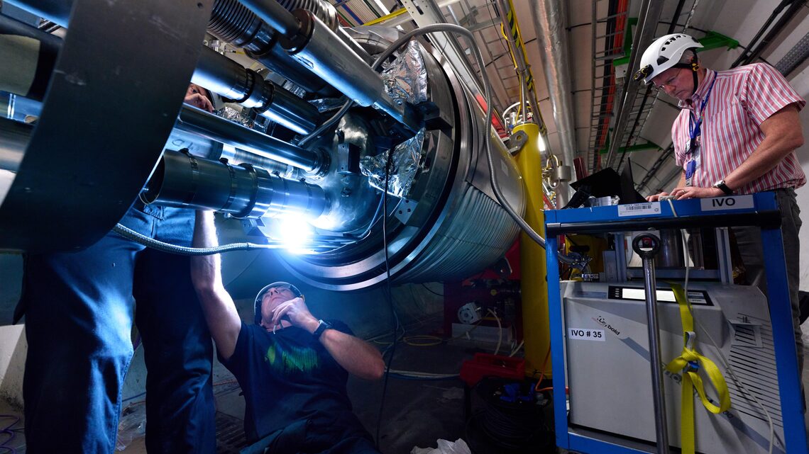 Slide_06_Tending_to_a_giant.jpg Slide_06_Tending_to_a_giant.jpg